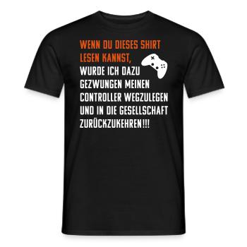 Zocker Fun Spruch: Gezwungen Controller wegzulegen - Männer T-Shirt - Schwarz - Vorne - AI Model Male 178 light (178cm)