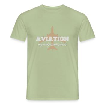 Luftfahrt: meine wahre Leidenschaft: Flugzeuge - ZinSpira - Männer T-Shirt - Sage - Vorne - AI Model Male 178 light (178cm)
