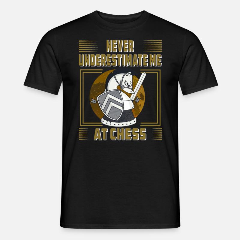 NEVER UNDERESTIMATE ME AT CHESS - Men’s T-shirt - black