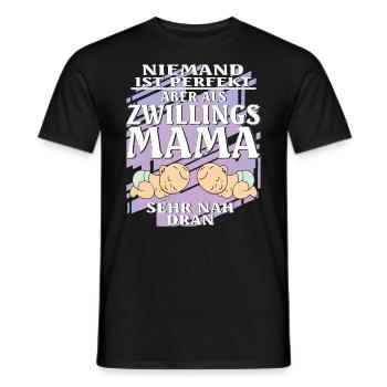 ZWILLINGS MAMA - Männer T-Shirt - Schwarz - Vorne - AI Model Male 178 light (178cm)