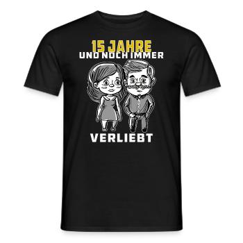 PAAR 15 JAHRE UND NOCH IMMER VERLIEBT - Männer T-Shirt - Schwarz - Vorne - AI Model Male 178 light (178cm)