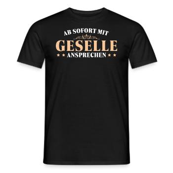 Mit Geselle ansprechen bestandene Ausbildung - Männer T-Shirt - Schwarz - Vorne - AI Model Male 178 light (178cm)
