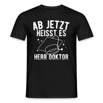 Ab Jetzt Heißt Es HERR DOKTOR Doktortitel Geschenk - Männer T-Shirt - Schwarz - Vorne - AI Model Male 178 light (178cm)