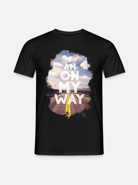 i am on my way - Männer T-Shirt - Schwarz