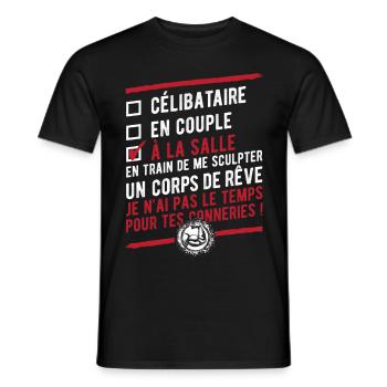 "Célibataire en couple à la salle" - T-shirt homme - noir - Devant - AI Model Male 178 light (178cm)