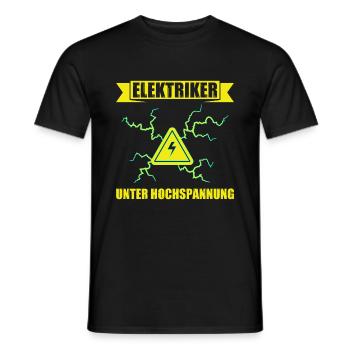 Elektriker unter Hochspannung - lustiges Wortspiel - Männer T-Shirt - Schwarz - Vorne - AI Model Male 178 light (178cm)