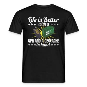 La vie est meilleure avec un GPS et une géocache en main. - T-shirt homme - noir - Devant - AI Model Male 178 light (178cm)