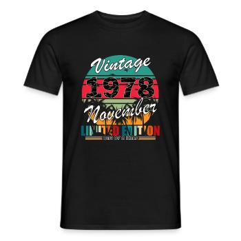 45. Geburtstag Jahrgang november 1978 Original 197 - Männer T-Shirt - Schwarz - Vorne - AI Model Male 178 light (178cm)