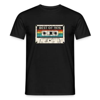 46 Geburtstag Best Of 1976 Kassette Retro Vintage - Männer T-Shirt - Schwarz - Vorne - AI Model Male 178 light (178cm)