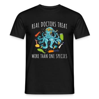 Doctors Treat Species Tierarzt Geschenk - Männer T-Shirt - Schwarz - Vorne - AI Model Male 178 light (178cm)