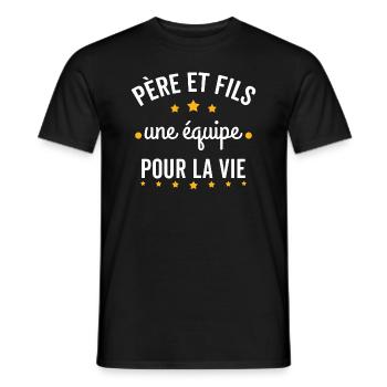 Père et fils une équipe pour la vie t shirt humour - T-shirt homme - noir - Devant - AI Model Male 178 light (178cm)
