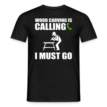 Wood Carving Is Calling I Must Go Holzschnitzer - Männer T-Shirt - Schwarz - Vorne - AI Model Male 178 light (178cm)