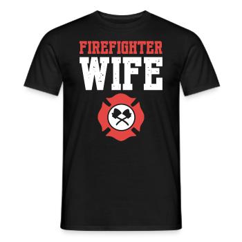 Firefighter Wife Feuerwehrmann - Männer T-Shirt - Schwarz - Vorne - AI Model Male 178 light (178cm)