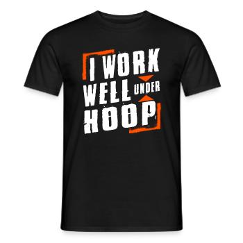 I Work Well Under Hoop Basketball Player Gift - Männer T-Shirt - Schwarz - Vorne - AI Model Male 178 light (178cm)
