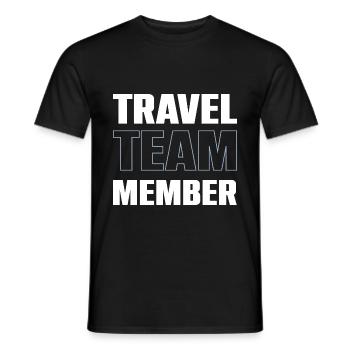Travel Team - Männer T-Shirt - Schwarz - Vorne - AI Model Male 178 light (178cm)