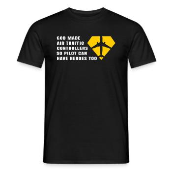 Fluglotse Shirt Geschenk Flugverkehrsleiter Lotse - Männer T-Shirt - Schwarz - Vorne - AI Model Male 178 light (178cm)
