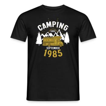 Anniversaire: Camping depuis septembre 1985 Camping-car - T-shirt homme - noir - Devant - AI Model Male 178 light (178cm)