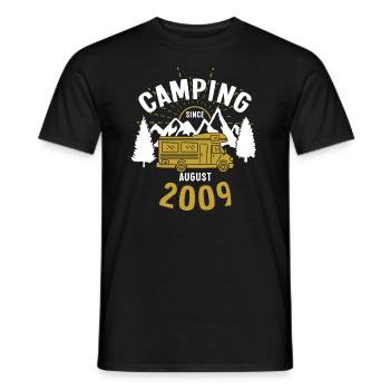 Geburtstag: Camping seit August 2009 Wohnmobil - Männer T-Shirt - Schwarz - Vorne - AI Model Male 178 light (178cm)