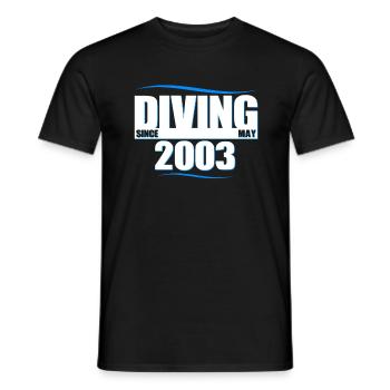 Anniversaire du plongeur - Plongée depuis mai 2003 - T-shirt homme - noir - Devant - AI Model Male 178 light (178cm)