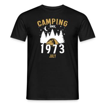 Date de naissance : Camping depuis juillet 1973 Camping - T-shirt homme - noir - Devant - AI Model Male 178 light (178cm)