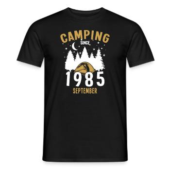 Anniversaire: Camping depuis septembre 1985 Camping - T-shirt homme - noir - Devant - AI Model Male 178 light (178cm)