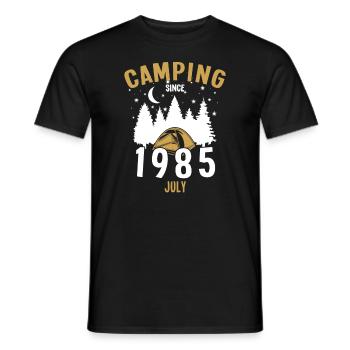 Anniversaire: Camping depuis juillet 1985 Camping - T-shirt homme - noir - Devant - AI Model Male 178 light (178cm)