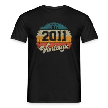 Vintage Geburtstag - Juli 2011 - Geschenkidee - Männer T-Shirt - Schwarz - Vorne - AI Model Male 178 light (178cm)