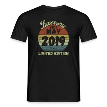 Awesome since May 2019 - Geburtstag - Männer T-Shirt - Schwarz - Vorne - AI Model Male 178 light (178cm)