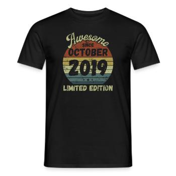 Awesome since October 2019 - Geburtstag - Männer T-Shirt - Schwarz - Vorne - AI Model Male 178 light (178cm)
