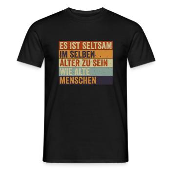 Seltsam im selben Alter zu sein wie alte Menschen - Männer T-Shirt - Schwarz - Vorne - AI Model Male 178 light (178cm)