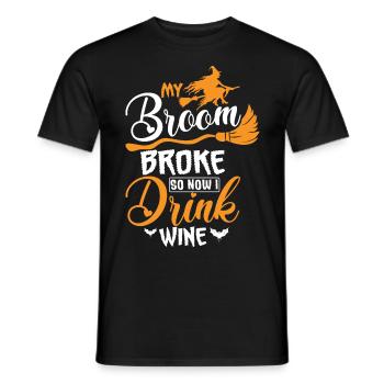 Halloween - Kein Besen, aber dafür Wein - Männer T-Shirt - Schwarz - Vorne - AI Model Male 178 light (178cm)