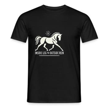 Beininnenseite bis Zügelaußenseite - Männer T-Shirt - Schwarz - Vorne - AI Model Male 178 light (178cm)