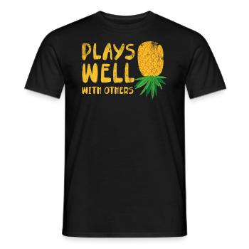 Spielt Gut Mit Anderen Designs Für Strandliebhaber - Männer T-Shirt - Schwarz - Vorne - AI Model Male 178 light (178cm)