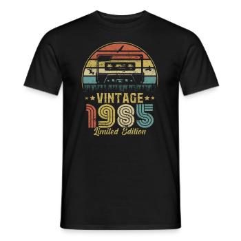 Vintage-Kassette 1985 - Männer T-Shirt - Schwarz - Vorne - AI Model Male 178 light (178cm)