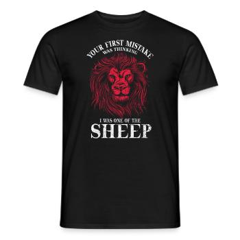 Sa première erreur a été de penser que j’étais l’une d’entre elles. - T-shirt homme - noir - Devant - AI Model Male 178 light (178cm)