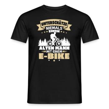 Alten mann mit einem e bike - Männer T-Shirt - Schwarz - Vorne - AI Model Male 178 light (178cm)