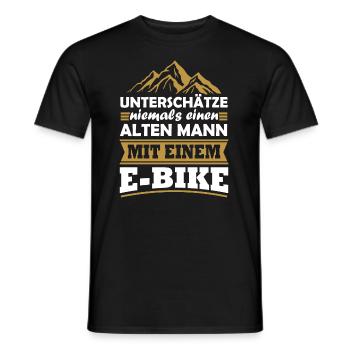 Unterschätze niemals einen alten Mann mit E-Bike - Männer T-Shirt - Schwarz - Vorne - AI Model Male 178 light (178cm)