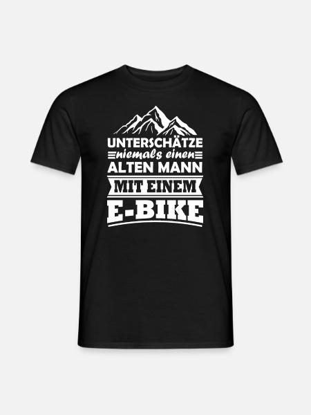 Unterschätze niemals einen alten Mann mit E-Bike - Männer T-Shirt - Schwarz