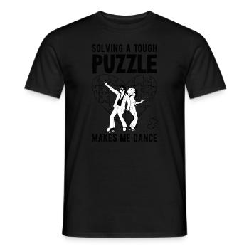 Célébrer les victoires difficiles en casse-tête - T-shirt homme - noir - Devant - AI Model Male 178 light (178cm)