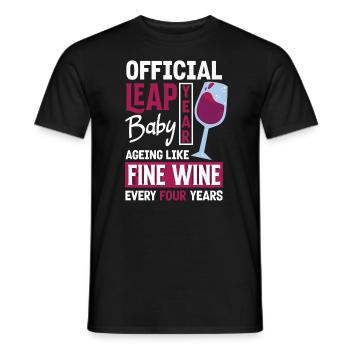 Official Leap Year Baby Fine Wine Birthday - Männer T-Shirt - Schwarz - Vorne - AI Model Male 178 light (178cm)