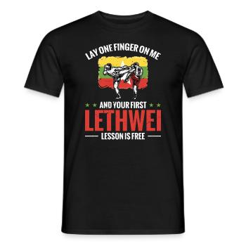 Lege Einen Finger Auf Mich Und Deine Erste - Männer T-Shirt - Schwarz - Vorne - AI Model Male 178 light (178cm)