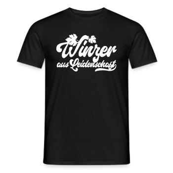 Winzer aus Leidenschaft - Motivation und Erfolg - Männer T-Shirt - Schwarz - Vorne - AI Model Male 178 light (178cm)