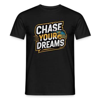 Wohnmobil Caravan Spruch Chase Your Dreams Urlaub - Männer T-Shirt - Schwarz - Vorne - AI Model Male 178 light (178cm)
