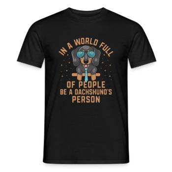 Sei in einer Welt voller Menschen die Person eines Dackels - Männer T-Shirt - Schwarz - Vorne - AI Model Male 178 light (178cm)