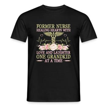 Grand-mère retraitée Pension Infirmière infirmière en soins infirmiers - T-shirt homme - noir - Devant - AI Model Male 178 light (178cm)