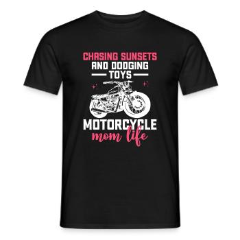 À la poursuite des couchers de soleil et à l’esquive des jouets Moto Mom Li - T-shirt homme - noir - Devant - AI Model Male 178 light (178cm)
