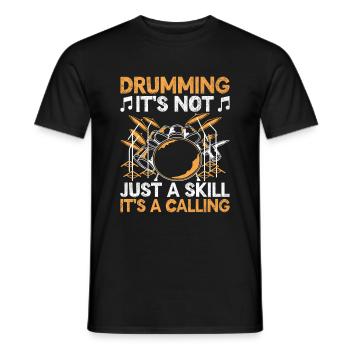 Jouer du tambour n’est pas seulement une compétence, c’est un tambour d’appel - T-shirt homme - noir - Devant - AI Model Male 178 light (178cm)