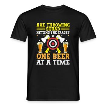 Escouade de lancer de hache frappant la cible Une bière à - T-shirt homme - noir - Devant - AI Model Male 178 light (178cm)