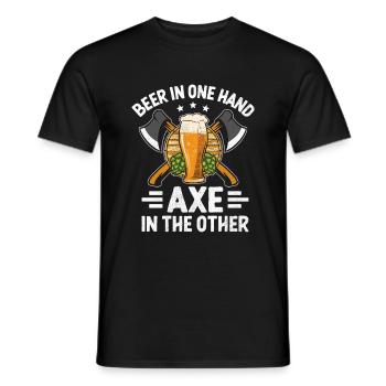 Bier in der einen Hand, Axt in der anderen Beil werfen - Männer T-Shirt - Schwarz - Vorne - AI Model Male 178 light (178cm)