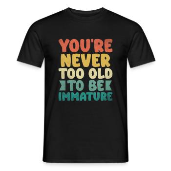 Du bist nie zu alt, um unreifer Sarkasmus zu sein - Männer T-Shirt - Schwarz - Vorne - AI Model Male 178 light (178cm)